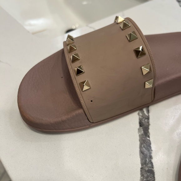 *PRICE DROP* Valentino Rockstud pool slides - Picture 4 of 5